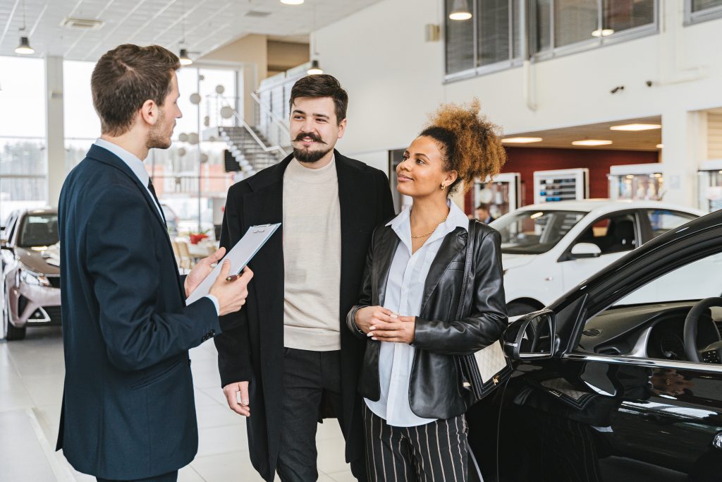 Pros and Cons of Leasing or Buying a Car